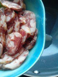 家常菜芹菜炒腊肉做法图解3)