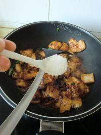 家常菜回锅豆腐做法图解9)