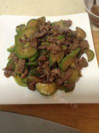 家常菜西葫芦炒牛肉