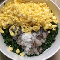 咸甜适中的韭菜鸡蛋煎饺做法图解3)