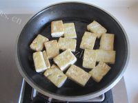 家常豆腐口蘑西兰花烩鱼丸的做法图解三