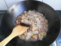 棒棒哒娃娃菜豆泡炖粉条做法图解12)