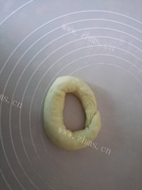 唇齿留香的肠仔包做法图解5)