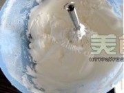 自制二锅蛋糕做法图解3)