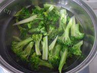 风味的蒜香西兰花做法图解2)