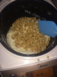 美味的电饭煲牛扎糖做法图解13)