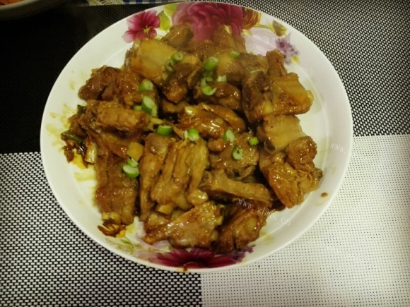 色味俱佳的红烧排骨