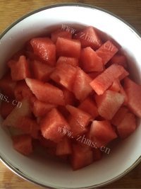 香气浓郁的西瓜汁做法图解1)