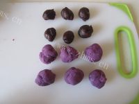 色香味俱全的紫薯豆沙饼做法图解6)