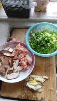 美味早餐香菇鸡肉粥做法图解1)