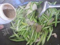 家常菜芹菜炒五花肉做法图解6)