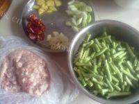 在家做肉末豇豆做法图解1)