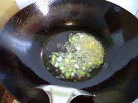 好吃的虾仁黄金炒饭做法图解7)