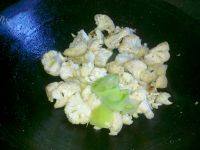 家常菜番茄炒花菜做法图解4)