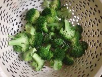 家常菜西兰花炒五花肉做法图解3)