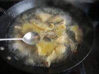 牛肝菌金钱菇炖鸡汤的做法图解六