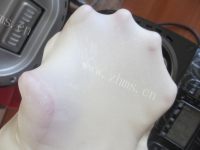 自制香肠面包做法图解4)