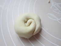 自制香酥葱油饼做法图解10)