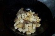 带鱼炖豆腐做法图解9)