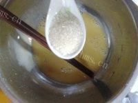 营养的牛奶蒸蛋做法图解2)