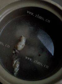 好喝的红萝卜鱼骨汤做法图解2)