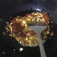 好吃的香辣吮指龙虾尾做法图解5)