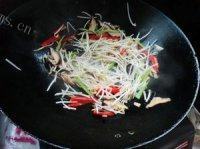 家常菜香菇炒豆芽做法图解5)