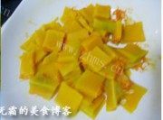 美味的南瓜牛奶浓汤做法图解2)