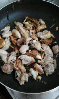 美味的酸菜鸡做法图解3)