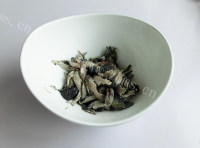 美味鲜香景颇鬼鸡做法图解4)