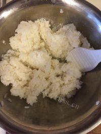 自制肉松寿司做法图解4)