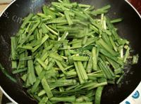 色味俱佳的韭菜炒鸡蛋做法图解6)