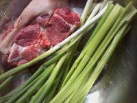 简易猪肉芹菜馅饼做法图解1)