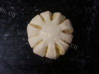 自制花朵椰蓉面包做法图解13)