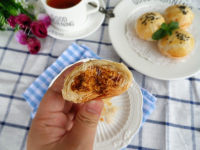 秘制蛋黄肉松酥做法图解26)