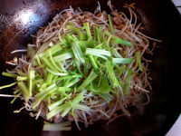 唇齿留香的豆芽炒肉做法图解7)