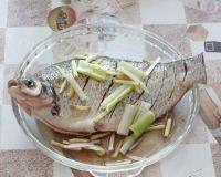美味的豆豉蒸鱼做法图解4)