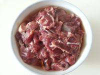 好吃的青红椒煸牛肉做法图解1)