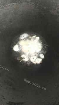 清脆爽口的爆炒牛肉做法图解2)