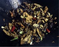 香飘十里的干煸蚕蛹做法图解12)