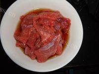 营养丰富的彩椒牛肉做法图解1)