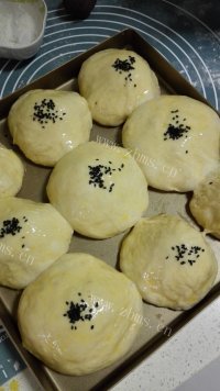 自制豆沙小餐包做法图解8)