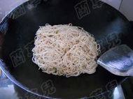 甜津美味的土豆焖面做法图解7)