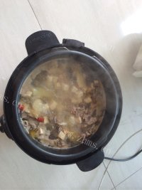 爽辣的肥羊火锅做法图解9)