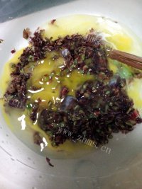 清淡的香椿炒鸡蛋做法图解4)