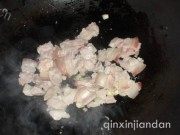 家常菜黄瓜炒五花肉做法图解3)