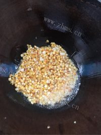 家常菜玉米炒火腿肠做法图解5)