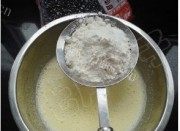 自制蜜豆蛋糕卷做法图解4)