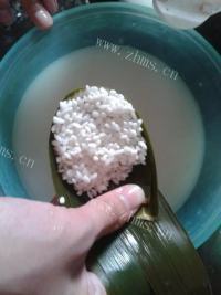 美味的红豆蜜枣粽子做法图解10)