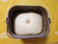 美味的豆沙花卷做法图解3)